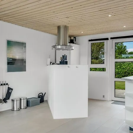 Bengta - 200m From The Sea By Interhome